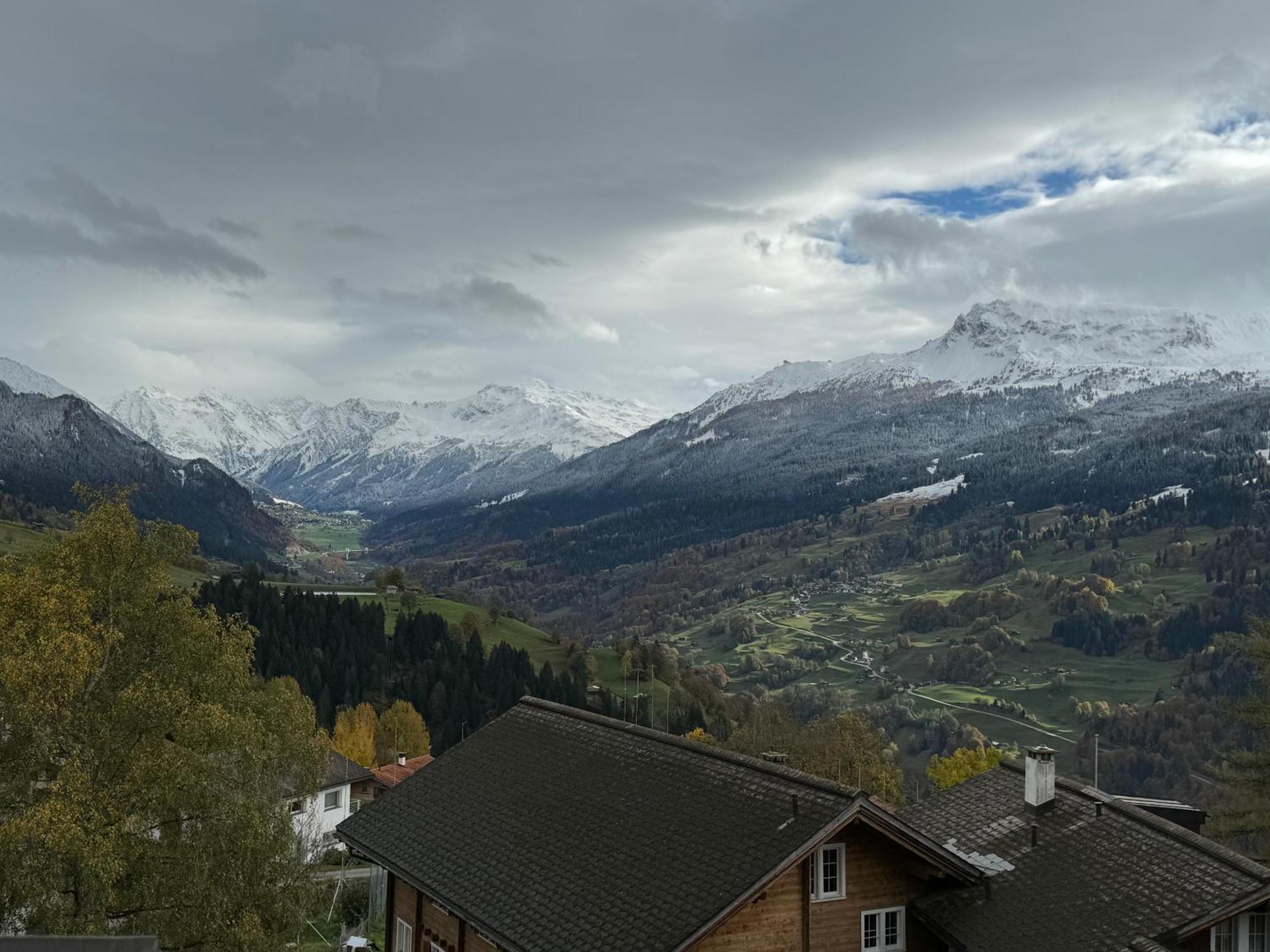 Апартаменты Attic In The Alps Luzein Экстерьер фото